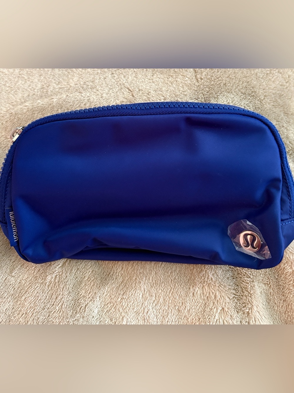 Lululemon Everywhere belt bag